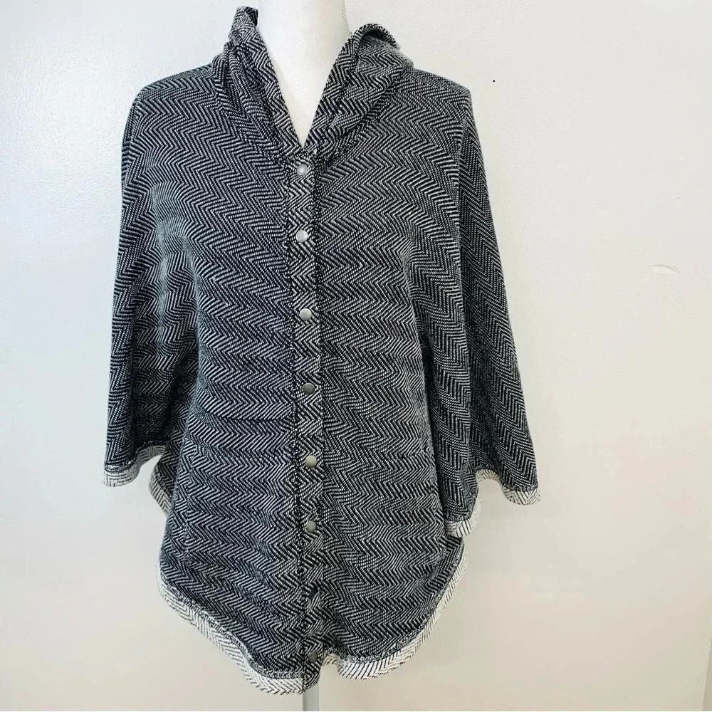 Lucky Brand Cape Cardigan Woman XS/Small   Hood Front Snaps Hood Pockets Stretch